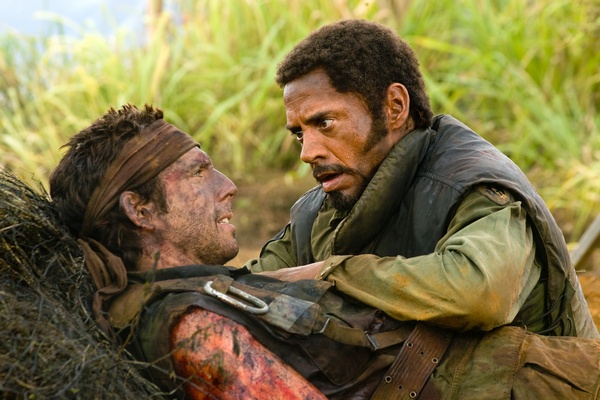 Tugg Speedman (Ben Stiller) et Kirk Lazarus (Robert Downey Jr.) Tugg Speedman (Ben Stiller) et Kirk Lazarus (Robert Downey Jr.)